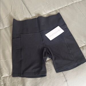 Athleta salutation stash 7in short